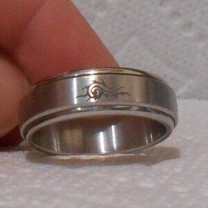 Vintage Sabrina Silver Surgical Steel Silver Tribal Spinner Ring Size 13